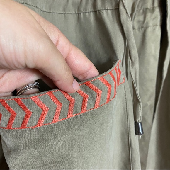 UMGEE- Cute lightweight Embroidered and hooded coat size Medium - Picture 6 of 7